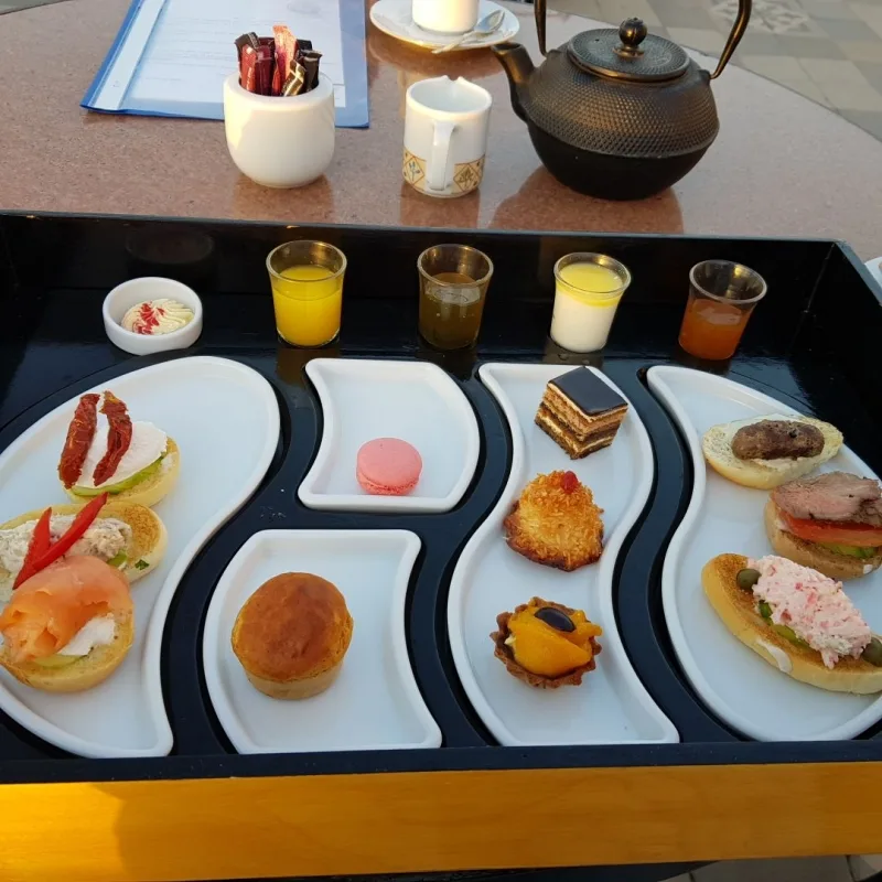 Nachmittagstee beim Sonnenuntergang